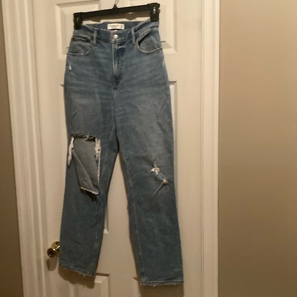 Abercrombie and Fitch Distressed the Ultra High Rise The 90s Straight - Picture 1 of 11